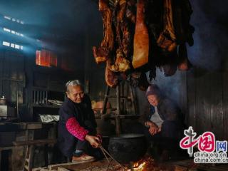 最滚烫的年味儿，藏在怀化的火塘里