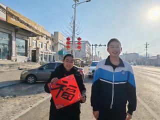 济南市莱芜区方下中心中学：翰墨迎春送福至 温情相伴暖万家