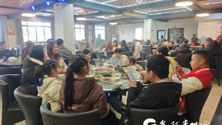 【新春走基层】播州区鸭溪镇“食”力出圈 返乡过路客共赴“舌尖团圆年”