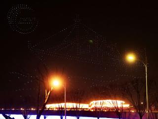 无人机灯光秀闪耀夜空