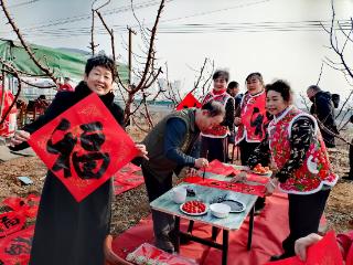 【新春走基层】淄博博山知青梅园举办福送知青赠春联活动