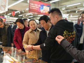 菏泽市委常委、副市长王昌华调研春节前市场监管工作