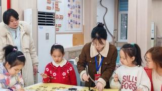 【“泉”在济南过大年】济南市莱芜区凤城街道新东方华庭社区：翰墨飘香迎新春 浓情送福暖万家