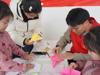 临沭县大兴镇：折纸绘画添童趣 爱心托管护成长