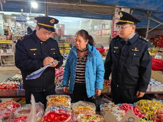 新春走基层 | 把“放心”装进年货篮