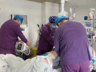 生死竞速！启东市人民医院多学科联动，成功抢救恶性心律失常危重患者