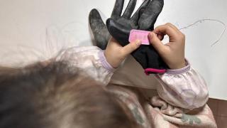 新春走基层|养路工的粉色手套