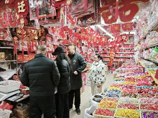 走，上郑州街头“挤”年味儿去！丨新春走基层