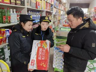 广西兴安整治农村市场 下架7款标签不规范食品