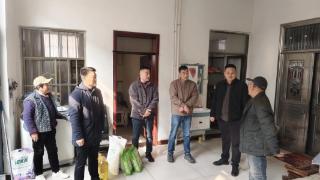 济宁市任城区南张街道人武部与退役军人服务站联合开展“新春送福·情暖老兵”走访慰问活动