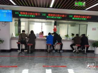 2月14日，池州246对新人喜领结婚证