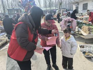 送暖入村 送福到家 —— 济宁市泗水县泗张镇“巾帼红”点亮新春志愿行