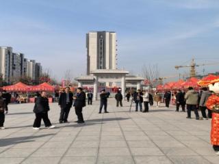 济宁市泗水县：“策马焕新·悦惠泗水”2026年新春促消费活动启动仪式举行