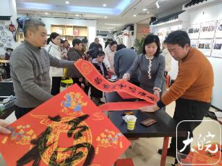 2026新春走基层丨丹青妙笔迎佳节 墨香传情暖社区