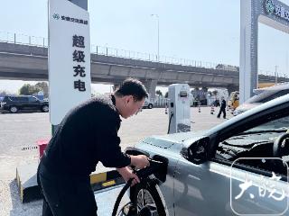 2026新春走基层丨一位返乡车主的“高速充电记”