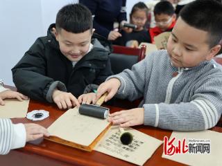 晋州市图书馆举办“亲子活字工坊·拓印童趣时光”主题活动