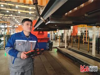走近石煤机毛料分厂焊接机器人班组长关虎：生产线上的“跨界”工匠