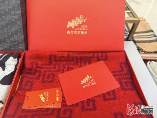 新春走基层｜总台春晚这条“骐骥驰骋”红色羊绒围巾出自河北品牌
