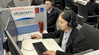 新春走基层｜我在除夕值热线