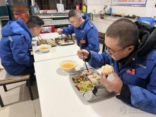 新春关怀暖人心 坚守岗位保畅通