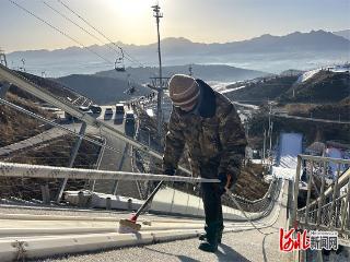 新春走基层｜我在跳台滑雪训练基地磨冰