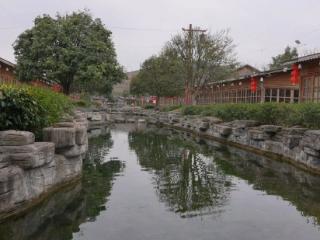 普定：春节文旅市场升温 假日旅游开启“人从众”模式