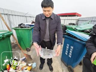 安徽高速服务区暖心故事：为老人寻回假牙 守护走失女孩