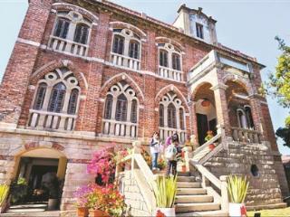 【网络中国节·春节】鼓浪屿“猫头鹰楼”新春焕新迎客