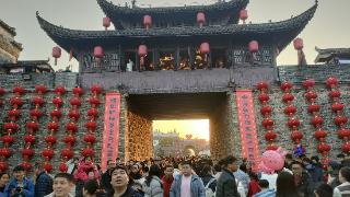 歙县徽州古城迎来客流高峰