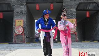 新春走基层丨一名秧歌戏人的爆单春节档