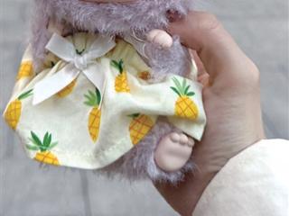 杭州一家高科技创业公司员工 每人领一个陪伴机器人回家过年