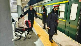 四平站：凌晨紧急护送保母子平安