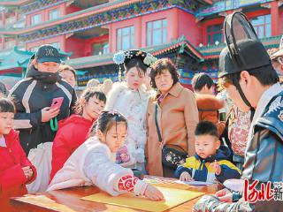 新春走基层｜仿古建筑承古韵 国潮乐园闹新春