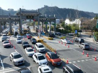 日均车流的8倍！徽杭高速歙县境内迎来返程高峰