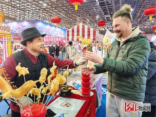 新春走基层｜洋外教“淘宝”年货节