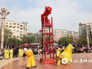 凤冈：龙狮竞技闹新春 民俗年味情意浓