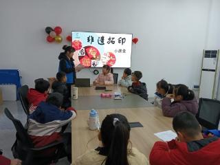 济宁市任城区南张街道悦来社区开展“邻里非遗拓印”手工小课堂活动