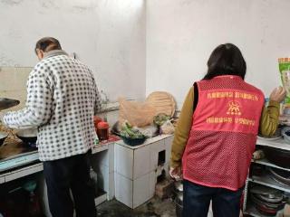 济宁市任城区二十里铺街道千户村开展“入户排查隐患”志愿服务活动