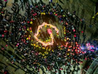 不是城里年味淡，是你没来盛桥看！百年龙灯舞动 5000人“小镇狂欢夜”