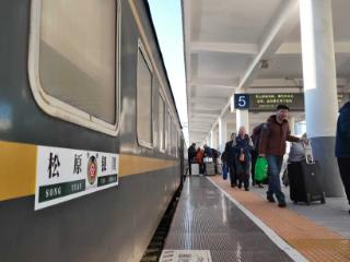 吉林节后首趟务工专列启程