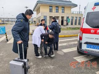 列车临停一分钟 爱心接力护生命