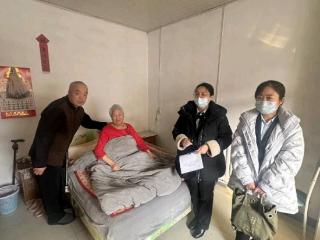 建行日照海曲支行：上门服务显真情