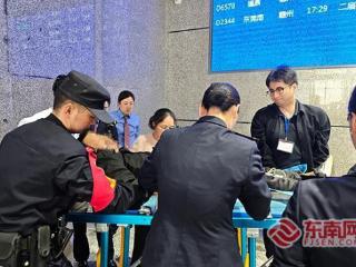 龙岩：旅客突发疾病 他们上演春运途中的暖心守护