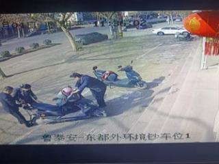 真情暖瞬间 守护在身边