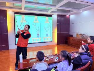 巧手捏春意 枝间绽童心——双龙社区开展“把春天捏进树枝里”创意手工课