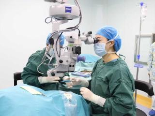 高度近视患者成功摘镜 普瑞眼科专家详解手术适应症