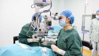 高度近视患者成功摘镜 普瑞眼科专家详解手术适应症