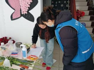 济宁市任城区金城街道兴东社区：暖心服务进商户 网格守护暖人心