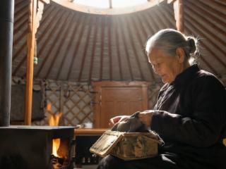 《思念母亲》：草原那么大，额吉的怀抱是我永远不迷路的家