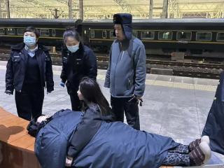 长春站20分钟生死时速 为旅客生命护航